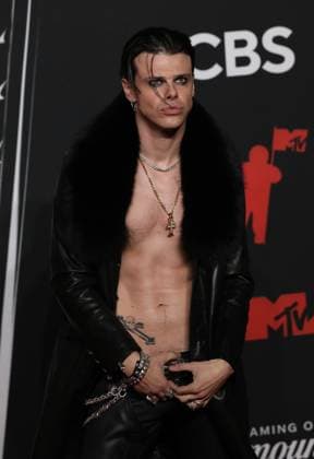 September 7, 2025, Elmont, New York, USA: Yungblud attends the 2025 MTV Video Music Awards, VMAs, at UBS Arena in Elmont, New York, USA, on 07 September 2025. Photo: Elmont USA - ZUMAm179 20250907_zep_m179_015 Copyright: xAlecxMichaelx
