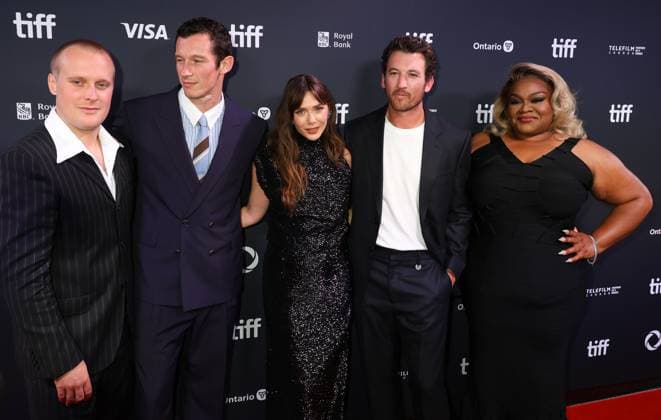 50eme Festival du Film de Toronto 7 Septembre 2025 50th Toronto International Film Festival Red carpet of the film Eternity John Early, Callum Turner, Elizabeth Olsen, Miles Teller and Da Vine Joy Randolph 448426 2025 09 07 Toronto Canada  Copyright: xIsabellexVautierx xStarfacex STAR_448426_240
