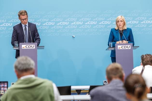 Pressekonferenz mit dem Generalsekretär der CDU Deutschlands Dr. Carsten Linnemann MdB und der Bundesministerin für Gesundheit Nina Warken MdB Pressekonferenz mit dem Generalsekretär der CDU Deutschlands Dr. Carsten Linnemann MdB und der Bundesministerin für Gesundheit Nina Warken MdB am 08.09.2025 in Berlin. Nina Warken spricht zu den Anwesenden. Berlin Berlin Deutschland CDU-Bundesgeschäftsstelle (Konrad-Adenauer-Haus) *** Press conference with the Secretary General of the CDU Germany Dr Carsten Linnemann MdB and the Federal Minister of Health Nina Warken MdB Press conference with the Secretary General of the CDU Germany Dr Carsten Linnemann MdB and the Federal Minister of Health Nina Warken MdB on 08 09 2025 in Berlin Nina Warken sp