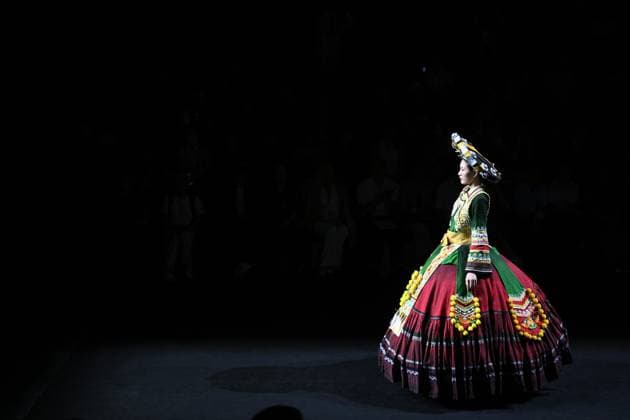 (250908) -- BEIJING, Sept. 8, 2025 -- A model presents a creation featuring embroidery of Yi ethnic group from Chuxiong Yi Autonomous Prefecture of southwest China s Yunnan Province during the 2025 China Fashion Week (Autumn) in Beijing, capital of China, Sept. 8, 2025. ) CHINA-BEIJING-FASHION WEEK-EMBROIDERY OF YI ETHNIC GROUP-CREATIONS (CN) JinxLiangkuai 