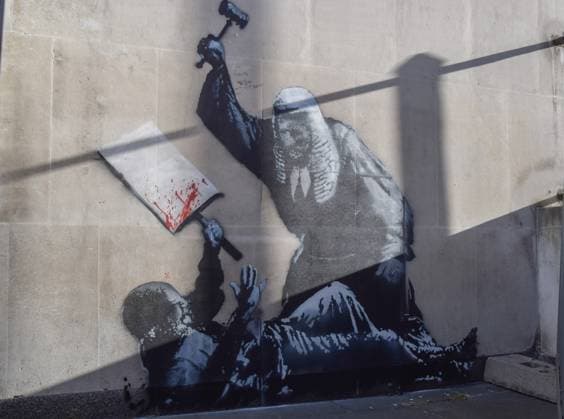 September 8, 2025, London, England, United Kingdom: The latest artwork by elusive street artist Banksy at the Royal Courts of Justice, depicting a judge hitting a protester with a gavel. The artwork was swiftly covered up after being discovered on the wall of the court in the early morning, but has since been uncovered. London United Kingdom - ZUMAv130 20250908_zip_v130_053 Copyright: xVukxValcicx