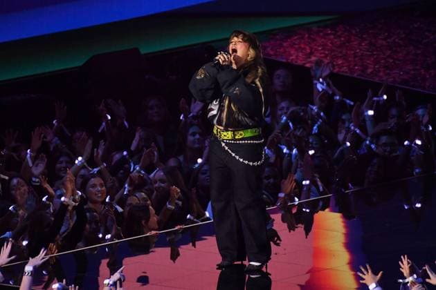 MTV Video Music Awards 2025 - Show Lola Young performs onstage during the 2025 MTV Video Music Awards at UBS Arena on September 07, 2025 in Elmont, New York. Elmont UBS Arena New York USA Copyright: xCxFlanigan imageSPACEx