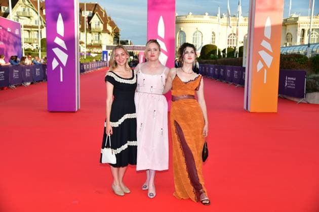 51st Deauville American film festival, jour 3 Jaclyn Bethany (C) poses with US actress Alex Sarrigeorgiou (R) as they arrive for the movie In Transit during the 51st edition of the Deauville American film festival, in Deauville, northwestern France, on September 8, 2025.  Copyright: xJeanxCharlesx