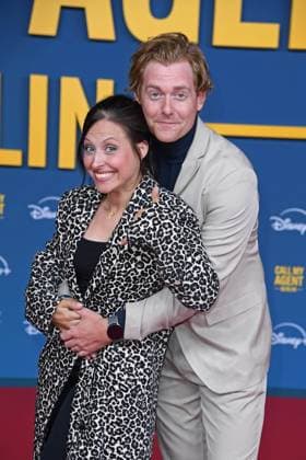 Johannes Heinrichs mit Freundin Nadja Jo Klapper bei der Deutschlandpremiere der Disney+ Original-Serie CALL MY AGENT BERLIN im Colosseum Kino in Berlin am 08.09.2025