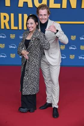 Johannes Heinrichs mit Freundin Nadja Jo Klapper bei der Deutschlandpremiere der Disney+ Original-Serie CALL MY AGENT BERLIN im Colosseum Kino in Berlin am 08.09.2025