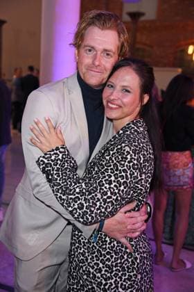 Johannes Heinrichs mit Freundin Nadja Jo Klapper bei der Deutschlandpremiere der Disney+ Original-Serie CALL MY AGENT BERLIN im Colosseum Kino in Berlin am 08.09.2025