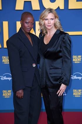 Florence Kasumba, Veronica Ferres bei der Deutschlandpremiere der Disney+ Original-Serie CALL MY AGENT BERLIN im Colosseum Kino in Berlin am 08.09.2025
