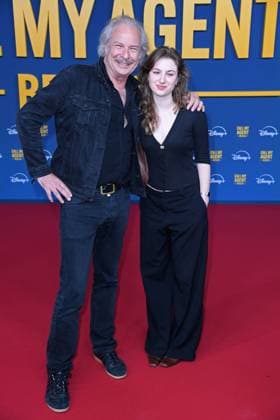 Leander Haussmann mit Tochter Kunigunde Haussmann bei der Deutschlandpremiere der Disney+ Original-Serie CALL MY AGENT BERLIN im Colosseum Kino in Berlin am 08.09.2025