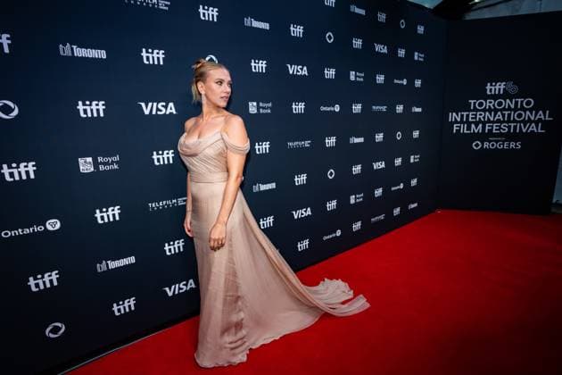 September 8, 2025, Toronto, On, Canada: Scarlett Johansson walks the red carpet at the premiere of öÄuEleanor the GreatöÄÃ¹ at the Toronto International Film Festival, in Toronto on Monday, Sept. 8, 2025. Toronto Canada  - ZUMAc35_ 20250908_zaf_c35_110 Copyright: xArlynxMcadoreyx