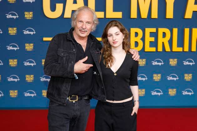 Weltpremiere von Call My Agent Berlin in Berlin Berlin, 8.9..2025 Leander Haussmann und seine Tochter Kunigunde Haussmann bei der Weltpremiere von Call My Agent Berlin in Berlin Berlin Copyright: xMatthiasxGränzdörferx