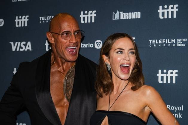 September 8, 2025, Toronto, On, Canada: Dwayne Johnson, left, and Emily Blunt react on the red carpet for öÄuThe Smashing MachineöÄÃ¹ at the Toronto International Film Festival in Toronto, Monday, Sept. 8, 2025. Toronto Canada  - ZUMAc35_ 20250908_zaf_c35_163 Copyright: xLauraxProctorx