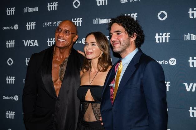 September 8, 2025, Toronto, On, Canada: Dwayne Johnson, left to right, Emily Blunt and Benny Safdie arrive on the red carpet for öÄuThe Smashing MachineöÄÃ¹ at the Toronto International Film Festival in Toronto, Monday, Sept. 8, 2025. Toronto Canada  - ZUMAc35_ 20250908_zaf_c35_194 Copyright: xLauraxProctorx