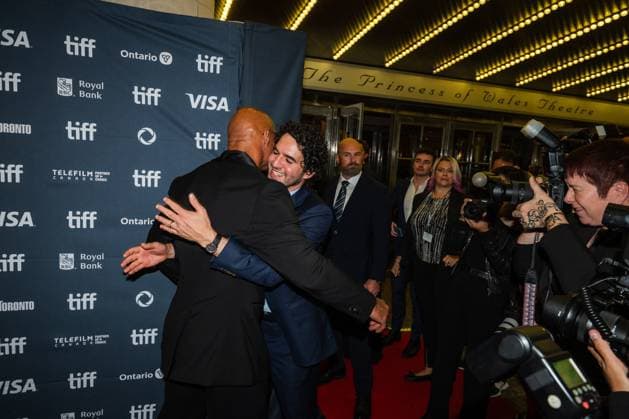 September 8, 2025, Toronto, On, Canada: Dwayne Johnson, left, and Benny Safdie embrace on the red carpet for öÄuThe Smashing MachineöÄÃ¹ at the Toronto International Film Festival in Toronto, Monday, Sept. 8, 2025. Toronto Canada  - ZUMAc35_ 20250908_zaf_c35_196 Copyright: xLauraxProctorx