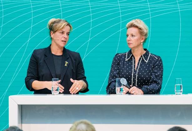 08.09.2025. Düsseldorf. Mit dem Innovationspreis NRW 2025 zeichnet das Land engagierte Persönlichkeiten aus, die mit Kreativität, Einsatz und Risikobereitschaft maßgeblich zur Innovationsstärke Nordrhein-Westfalens beitragen. NRW-Wirtschafts- und Klimaschutzministerin Mona Neubaur verleiht den Preis an Forscher aus Düsseldorf und Bielefeld. Hier v. li.: NRW-Wirtschafts- und Klimaschutzministerin Mona Neubaur, NRW-Wissenschaftsministerin Ina Brandes. Düsseldorf EUREF-Campus Nordrhein-Westfalen Deutschland