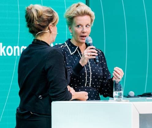 08.09.2025. Düsseldorf. Mit dem Innovationspreis NRW 2025 zeichnet das Land engagierte Persönlichkeiten aus, die mit Kreativität, Einsatz und Risikobereitschaft maßgeblich zur Innovationsstärke Nordrhein-Westfalens beitragen. NRW-Wirtschafts- und Klimaschutzministerin Mona Neubaur verleiht den Preis an Forscher aus Düsseldorf und Bielefeld. Hier v. li.: NRW-Wirtschafts- und Klimaschutzministerin Mona Neubaur, NRW-Wissenschaftsministerin Ina Brandes. Düsseldorf EUREF-Campus Nordrhein-Westfalen Deutschland