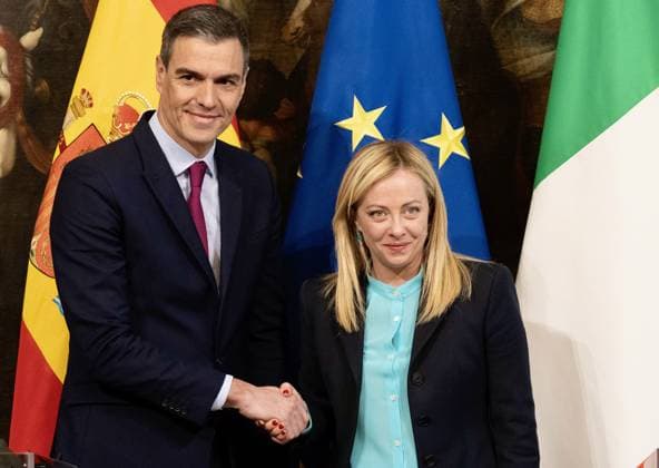 Meloni - Sanchez meeting in Rome ROME, ITALY - APRIL 05: (----EDITORIAL USE ONLY – MANDATORY CREDIT - ITALIAN PRIME MINISTRY PALAZZO CHIGI HANDOUT - NO MARKETING NO ADVERTISING CAMPAIGNS - DISTRIBUTED AS A SERVICE TO CLIENTS----) Italian Prime Minister Giorgia Meloni (R) and Spain s Prime Minister Pedro Sanchez hold a joint press conference at Palazzo Chigi, on April 5, 2023 in Rome, Italy. Italy s government is planning to revise up its outlook for 2023 economic growth, envisaging a range of 0.8% to 1% in its latest budget plans, according to people familiar with the matter. Roma Italy. Editorial use only. Please get in touch for any other usage.  Copyright: x2025xAnadoluxITAxPrimexMinistryx xPalazzoxChigix