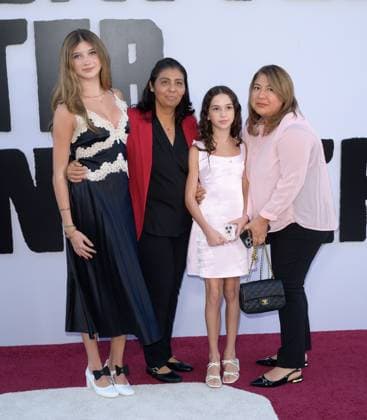 One Battle After Another Premiere - Los Angeles, USA LOS ANGELES, USA. September 08, 2025: Lucy Anderson & Guests at the premiere for One Battle After Another at the TCL Chinese Theatre. Los Angeles CA USA  Copyright: xPaulxSmith Featureflashx