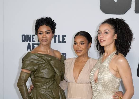 Premiere mondiale du film One Battle After Another a Hollywood LOS ANGELES, USA September 08, 2025 Teyana Taylor, Regina Hall Chase Infiniti at the premiere for One Battle After Another at the TCL Chinese Theatre Picture Paul Smith Featureflash 448465 2025 09 08 CA Los Angeles  Copyright: xPaulxSmithx xFeaturesxFlashx xStarfacex STAR_448465_257