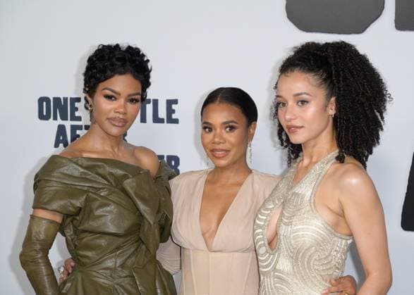 Premiere mondiale du film One Battle After Another a Hollywood LOS ANGELES, USA September 08, 2025 Teyana Taylor, Regina Hall Chase Infiniti at the premiere for One Battle After Another at the TCL Chinese Theatre Picture Paul Smith Featureflash 448465 2025 09 08 CA Los Angeles  Copyright: xPaulxSmithx xFeaturesxFlashx xStarfacex STAR_448465_258