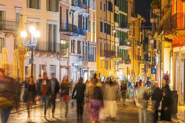 RECORD DATE NOT STATED Shopping street in downtown Verona city, cityscape of Italy Shopping street in downtown Verona city, cityscape of Italy at night, 95811196.jpg