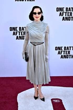 Dita Von Teese bei der Weltpremiere des Kinofilms One Battle After Another im TCL Chinese Theater. Los Angeles, 08.09.2025