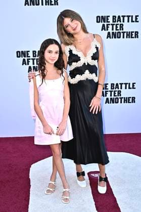 Lucy Anderson mit Gast bei der Weltpremiere des Kinofilms One Battle After Another im TCL Chinese Theater. Los Angeles, 08.09.2025