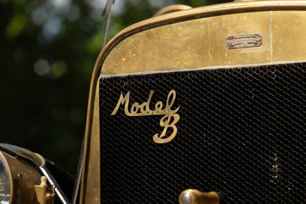 Historic 120-year-old Ford which was first to have engine in front on sale for £200,000 Story from Jam Press (Historic Ford Sale) Pictured: The 1905 Ford Model B Side Entrance Tonneau. Historic 120-year-old Ford which was first to have engine in front on sale for £200,000 An historic 120-year-old Ford car which was the first to have an engine in the front is on sale for £200,000. The 1905 green Model B is one of just seven left in the world. It was also the first to have a four-cylinder engine and is described as historically significant. The vintage car has a top speed of 40mph - which outpaced competitors when it was made. It has been in the same family for at least 60 years. The vehicle is being sold on 9 October by RM Sotheby s  Copyright: xJamxPress DavidxBush CourtesyxofxRMxSotheby s