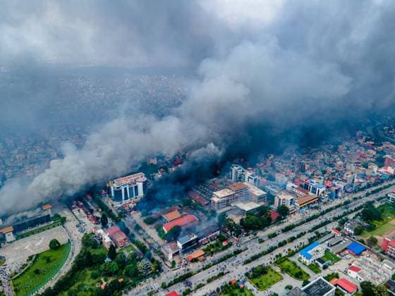 Bilder des Jahres 2025, News September 09 Drone Footage Shows Protest Fires Sweeping Kathmandu Valley In Nepal The aerial view shows demonstrators setting fires at public buildings in many places, including the Parliament building, across the Kathmandu, Lalitpur, and Bhaktapur districts in Nepal, on September 09, 2025. The protests turn violent. Authorities in Kathmandu use tear gas, rubber bullets, and live rounds in response to demonstrators storming public buildings. kathmandu bagmati Nepal  Copyright: xAmbirxTolangx originalFilename: tolang-dronefoo250909_nprTk.jpg