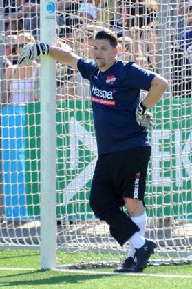 Tim Mälzer. Benefiz-Fußballspiel KICKEN MIT HERZ, das Duell Promis gegen Ärzte für den guten Zweck im Stadion Hoheluft (SC Victoria Hamburg). Hamburg, 07.09.2025 Bitte Bildunterschrift : IMAGO Michael Wigglesworth