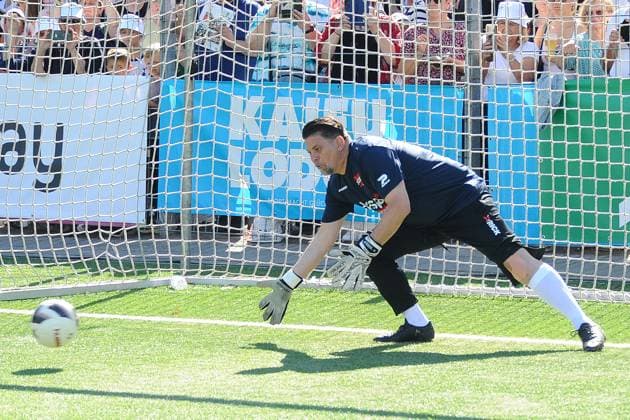 Tim Mälzer. Benefiz-Fußballspiel KICKEN MIT HERZ, das Duell Promis gegen Ärzte für den guten Zweck im Stadion Hoheluft (SC Victoria Hamburg). Hamburg, 07.09.2025 Bitte Bildunterschrift : IMAGO Michael Wigglesworth