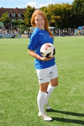 Esther Roling. Benefiz-Fußballspiel KICKEN MIT HERZ, das Duell Promis gegen Ärzte für den guten Zweck im Stadion Hoheluft (SC Victoria Hamburg). Hamburg, 07.09.2025 Bitte Bildunterschrift : IMAGO Michael Wigglesworth