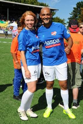 Esther Roling und Patrick Abozen. Benefiz-Fußballspiel KICKEN MIT HERZ, das Duell Promis gegen Ärzte für den guten Zweck im Stadion Hoheluft (SC Victoria Hamburg). Hamburg, 07.09.2025 Bitte Bildunterschrift : IMAGO Michael Wigglesworth