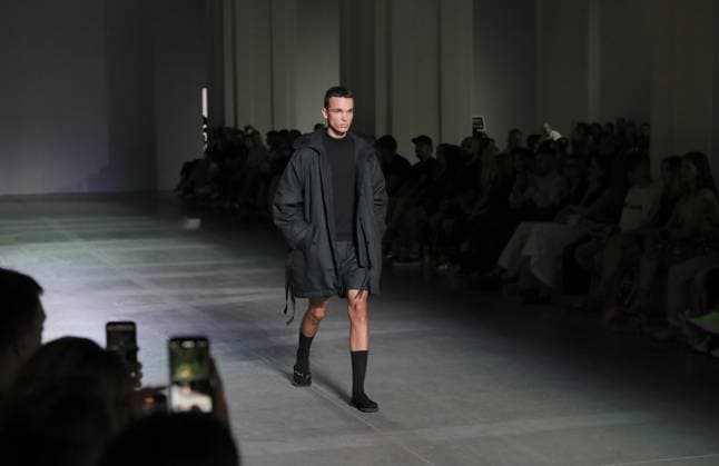 A model demonstrates an outfit during the VIKTORANISIMOV catwalk show during the Ukrainian Fashion Week SS26 at the Mystetskyi Arsenal National Cultural, Art and Museum Complex, Kyiv, Ukraine, September 5, 2025. (Photo by Yuliia Ovsiannikova Ukrinform) VIKTORANISIMOV catwalk show at Ukrainian Fashion Week SS26 in KyivVIKTORANISIMOV catwalk show at Ukrainian Fashion Week SS26 in Kyiv  Copyright: xYuliiaxOvsiannikovax