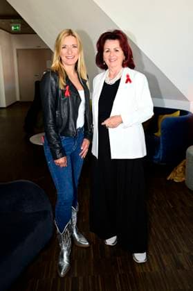 Stefanie Hertel und Viola Klein beim Pressegespräch und Präsentation des 15. HOPE-Award zur 17. HOPE-Gala Dresden in der RIVA Bar des Hotel Townhouse Dresden a Vagabond Club am Neumarkt. Dresden, 09.09.2025