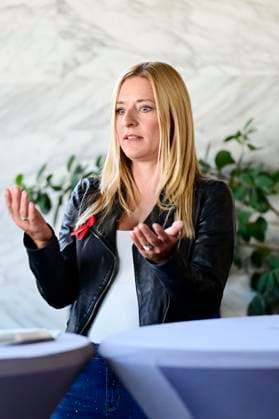 Stefanie Hertel beim Pressegespräch und Präsentation des 15. HOPE-Award zur 17. HOPE-Gala Dresden in der RIVA Bar des Hotel Townhouse Dresden a Vagabond Club am Neumarkt. Dresden, 09.09.2025