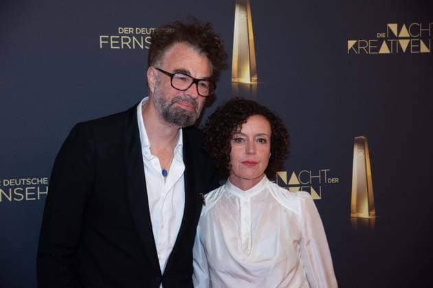 Maria SCHRADER, Schauspielerin, Jan SCHOMBURG, Regisseur, Roter Teppich, Red Carpet Show, Ankunft, arrival, Verleihung des Deutschen Fernsehpreises, Die Nacht der Kreativen - Der Deutsche Fernsehpreis 2025, Deutscher Fernsehpreis 2025 in der Flora Koeln, am 09.09.2025.