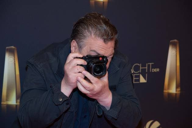 Armin ROHDE, Schauspieler, Roter Teppich, Red Carpet Show, Ankunft, arrival, Verleihung des Deutschen Fernsehpreises, Die Nacht der Kreativen - Der Deutsche Fernsehpreis 2025, Deutscher Fernsehpreis 2025 in der Flora Koeln, am 09.09.2025.