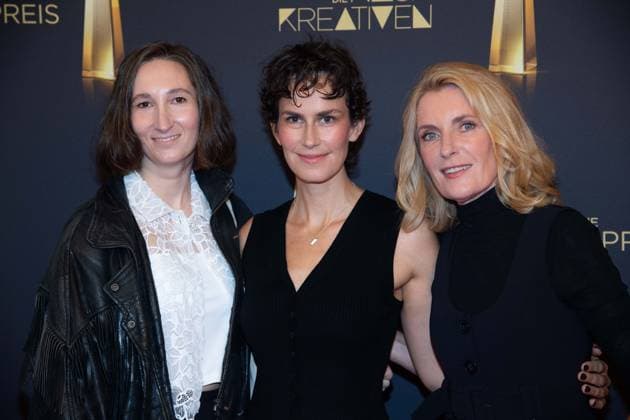 v.l. Lena FAKLER, Drehbuchautorin, Saralisa VOLM, Schauspielerin, Maria FURTWAENGLER, Schauspielerin, Furtwängler, Roter Teppich, Red Carpet Show, Ankunft, arrival, Verleihung des Deutschen Fernsehpreises, Die Nacht der Kreativen - Der Deutsche Fernsehpreis 2025, Deutscher Fernsehpreis 2025 in der Flora Koeln, am 09.09.2025.