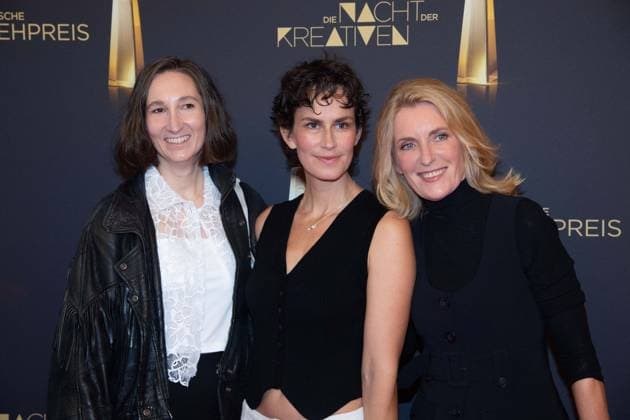v.l. Lena FAKLER, Drehbuchautorin, Saralisa VOLM, Schauspielerin, Maria FURTWAENGLER, Schauspielerin, Furtwängler, Roter Teppich, Red Carpet Show, Ankunft, arrival, Verleihung des Deutschen Fernsehpreises, Die Nacht der Kreativen - Der Deutsche Fernsehpreis 2025, Deutscher Fernsehpreis 2025 in der Flora Koeln, am 09.09.2025.