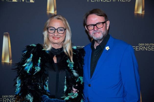 Ute BIERNAT und Konstantin von AHLEFELD Roter Teppich, Red Carpet Show, Ankunft, arrival, Verleihung des Deutschen Fernsehpreises, Die Nacht der Kreativen - Der Deutsche Fernsehpreis 2025, Deutscher Fernsehpreis 2025 in der Flora Koeln, am 09.09.2025.
