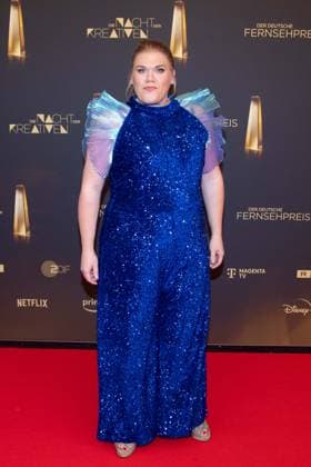 Gisa FLAKE, Schauspielerin, Roter Teppich, Red Carpet Show, Ankunft, arrival, Verleihung des Deutschen Fernsehpreises, Die Nacht der Kreativen - Der Deutsche Fernsehpreis 2025, Deutscher Fernsehpreis 2025 in der Flora Koeln, am 09.09.2025.