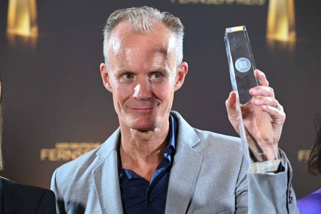 Max Uthoff fuer Die Anstalt Freunde des Patriarchats Preistraeger Bestes Buch Unterhaltung Verleihung des Deutschen Fernsehpreises, Die Nacht der Kreativen - Der Deutsche Fernsehpreis 2025, Deutscher Fernsehpreis 2025 in der Flora Koeln, am 09.09.2025.