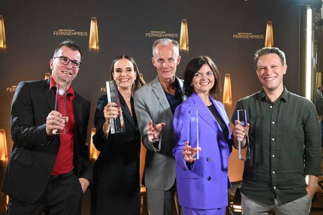 Dietrich Krauss, Maike Kuehl, Max Uthoff, Doris Mueller, Cornelius Oettle fuer Die Anstalt Freunde des Patriarchats Preistraeger Bestes Buch Unterhaltung Verleihung des Deutschen Fernsehpreises, Die Nacht der Kreativen - Der Deutsche Fernsehpreis 2025, Deutscher Fernsehpreis 2025 in der Flora Koeln, am 09.09.2025.
