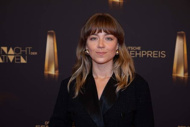 Elsa van DAMKE, Roter Teppich, Red Carpet Show, Ankunft, arrival, Verleihung des Deutschen Fernsehpreises, Die Nacht der Kreativen - Der Deutsche Fernsehpreis 2025, Deutscher Fernsehpreis 2025 in der Flora Koeln, am 09.09.2025.