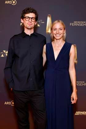 Filmregisseur Michael Schmitt und Schauspielerin und Regisseurin Annika Blendl beim roten Teppich bei der Nacht der Kreativen 2025. Die Nacht der Kreativen am Vorabend zum Deutschen Fernsehpreis verleiht jedes Jahr Fernsehpreise an Menschen hinter der Kamera. Köln, 09.09.2025 NRW Deutschland Copyright: xChristophxHardtx