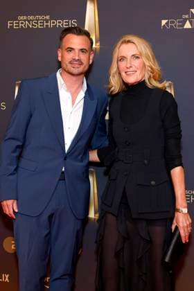 Filmproduzent Christoph Pellander (Degeto) und Schauspielerin Maria Furtwängler beim roten Teppich bei der Nacht der Kreativen 2025. Die Nacht der Kreativen am Vorabend zum Deutschen Fernsehpreis verleiht jedes Jahr Fernsehpreise an Menschen hinter der Kamera. Köln, 09.09.2025 NRW Deutschland Copyright: xChristophxHardtx