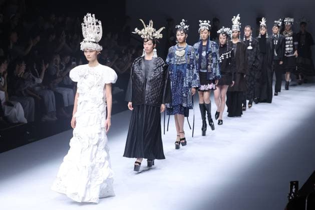 BEIJING, CHINA - SEPTEMBER 09: Models walk the runway at the Feng Sansan collection on day 5 of China Fashion Week AW25 Collection at 798Â·751 PARK on September 9, 2025 in Beijing, China.  Copyright: xChinaxNewsxServicex 111589894218