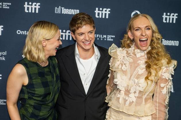 September 9, 2025, Toronto, On, Canada: Sarah Gadon, left to right, Mae Martin and Toni Collette arrive on the red carpet for Wayward at the Toronto International Film Festival in Toronto on Tuesday, September 9, 2025. Toronto Canada  - ZUMAc35_ 20250909_zaf_c35_137 Copyright: xLauraxProctorx