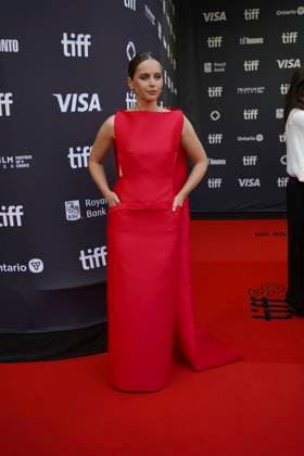 September 9, 2025, Toronto, Ontario, Canada: Felicity Jones attends the red carpet for the Ã¢â‚¬ËœTrain DreamsÃ¢â‚¬â ¢ premiere during the 2025 Toronto International Film Festival at Royal Alexandra Theatre. on September 9, 2025 in Toronto, Canada. Toronto Canada - ZUMAe321 20250909_zea_e321_191 Copyright: xLeonardoxRamirezx