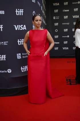 September 9, 2025, Toronto, Ontario, Canada: Felicity Jones attends the red carpet for the Ã¢â‚¬ËœTrain DreamsÃ¢â‚¬â ¢ premiere during the 2025 Toronto International Film Festival at Royal Alexandra Theatre. on September 9, 2025 in Toronto, Canada. Toronto Canada - ZUMAe321 20250909_zea_e321_199 Copyright: xLeonardoxRamirezx